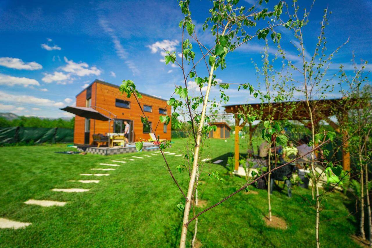 Tiny House - Baia de Fier Hotel Buitenkant foto
